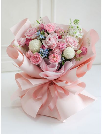 Blossoming Beauty - Mixed Flowers Arrangement by La Rosa Flowershop