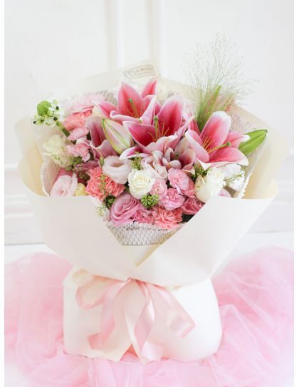 Blushing Dreamscape - Mixed Flowers Arrangement by La Rosa Flowershop