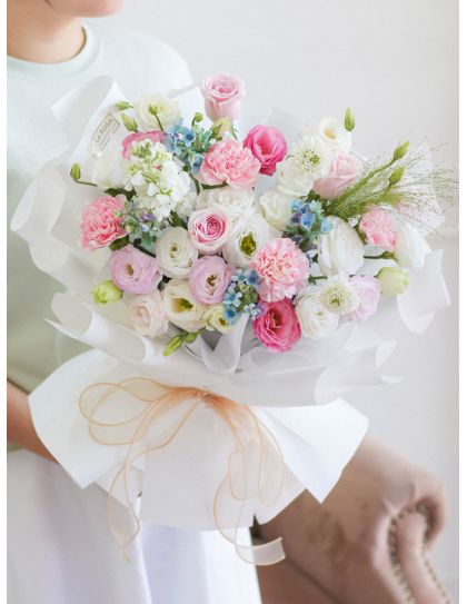 Lovely Bliss - Mixed Flowers Arrangement by La Rosa Flowershop