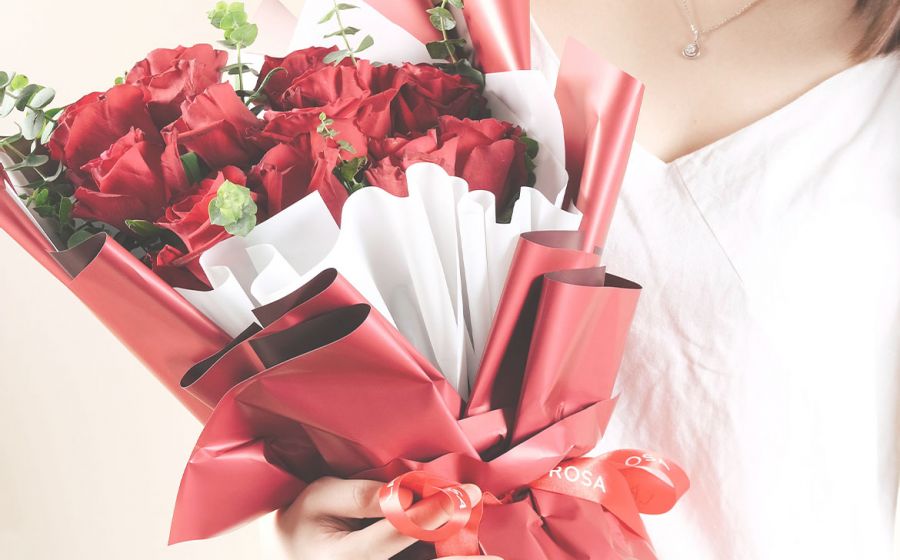 Amazon.com : Red Roses- 50 Beautiful Fresh Flowers- Beautiful Gift :  Grocery & Gourmet Food